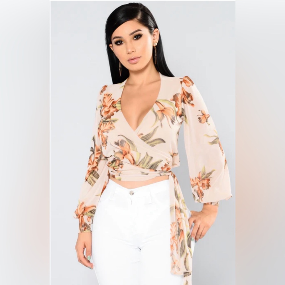 Fashion nova women’s size,L crisscross, mesh front tie, floral , print blouse